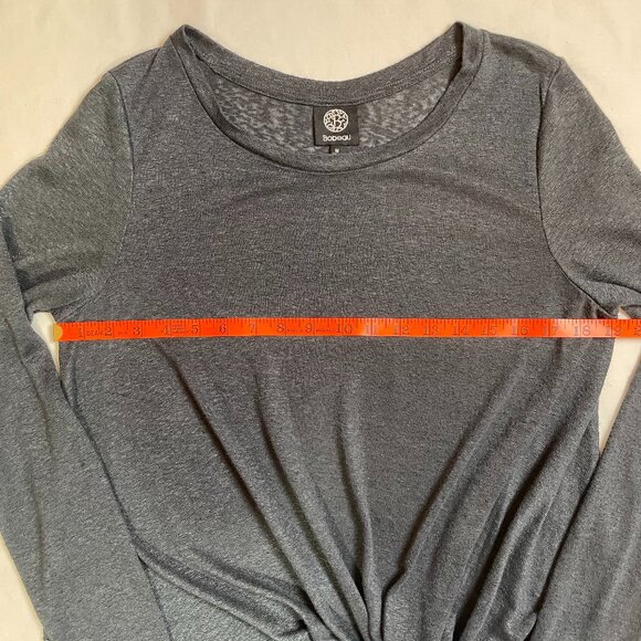 Bobeau Top Twist Front Hem Long Sleeve Lightweight Heathered Dark Gray Size M - Picture 5 of 13